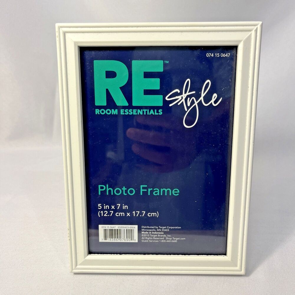 Room Essentials White 5x7 Photo Picture Frame